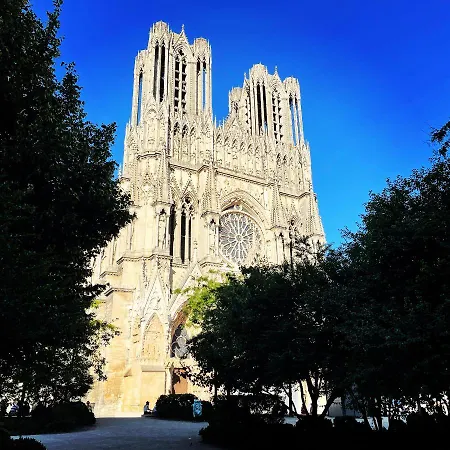 Charme De L'ancien Pour Cet Entierement Renove Dans L'hypercentre De Apartment