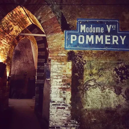 Charme De L'ancien Pour Cet Entierement Renove Dans L'hypercentre De *