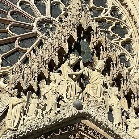 Charme De L'ancien Pour Cet Entierement Renove Dans L'hypercentre De *