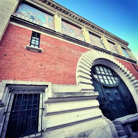 Charme De L'ancien Pour Cet Entierement Renove Dans L'hypercentre De *