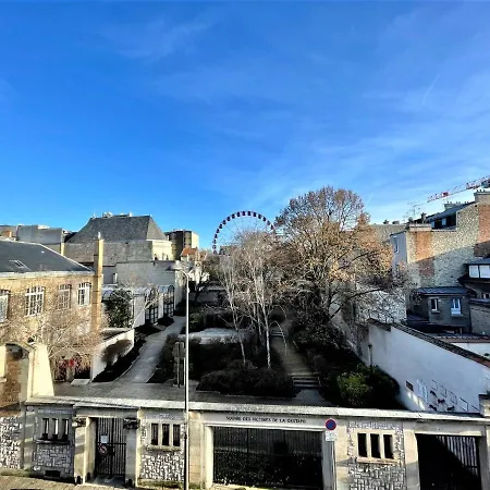 Charme De L'ancien Pour Cet Entierement Renove Dans L'hypercentre De Apartament *