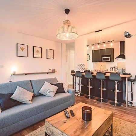 Charme De L'ancien Pour Cet Entierement Renove Dans L'hypercentre De Apartment *