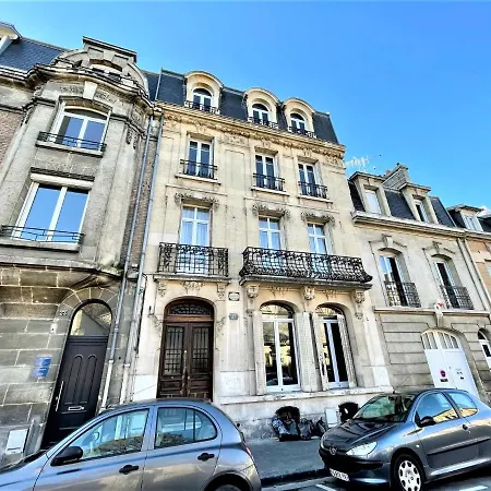 Charme De L'ancien Pour Cet Entierement Renove Dans L'hypercentre De Apartament *