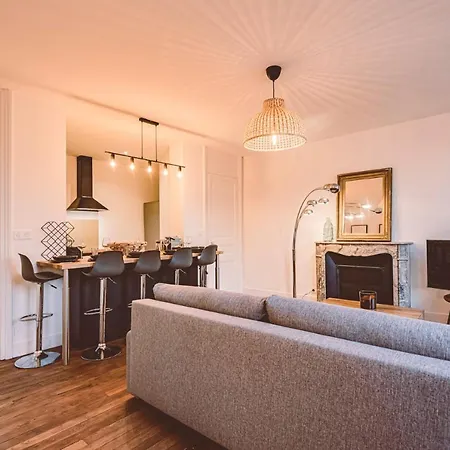 Charme De L'ancien Pour Cet Entierement Renove Dans L'hypercentre De Apartment Reims