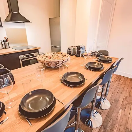 Charme De L'ancien Pour Cet Entierement Renove Dans L'hypercentre De