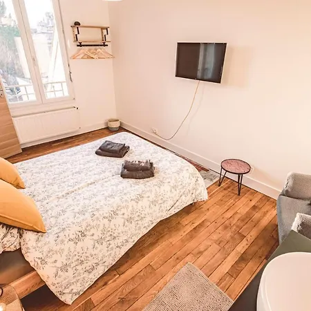 Charme De L'ancien Pour Cet Entierement Renove Dans L'hypercentre De *