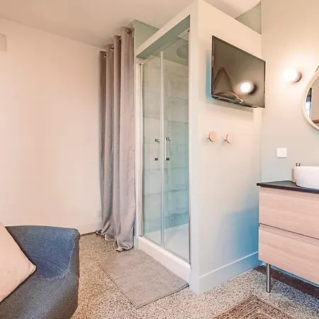Apartment Charme De L'ancien Pour Cet Entierement Renove Dans L'hypercentre De *