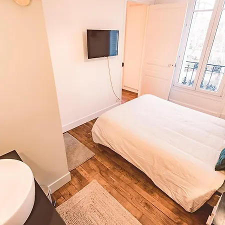 Charme De L'ancien Pour Cet Entierement Renove Dans L'hypercentre De