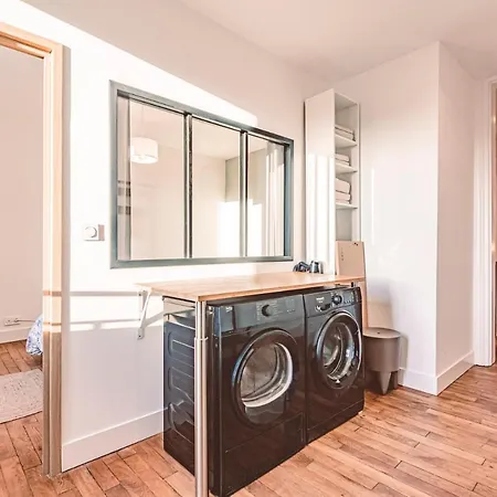 Charme De L'ancien Pour Cet Entierement Renove Dans L'hypercentre De