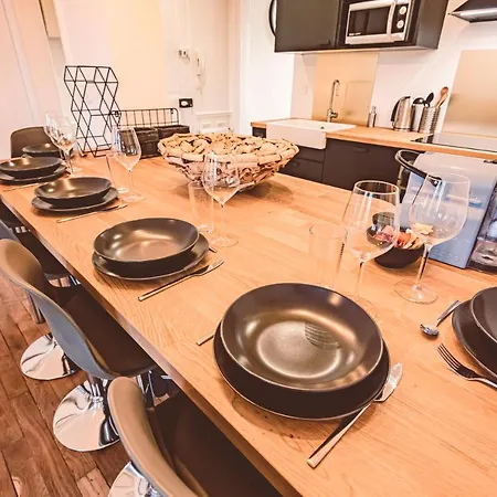 Charme De L'ancien Pour Cet Entierement Renove Dans L'hypercentre De *