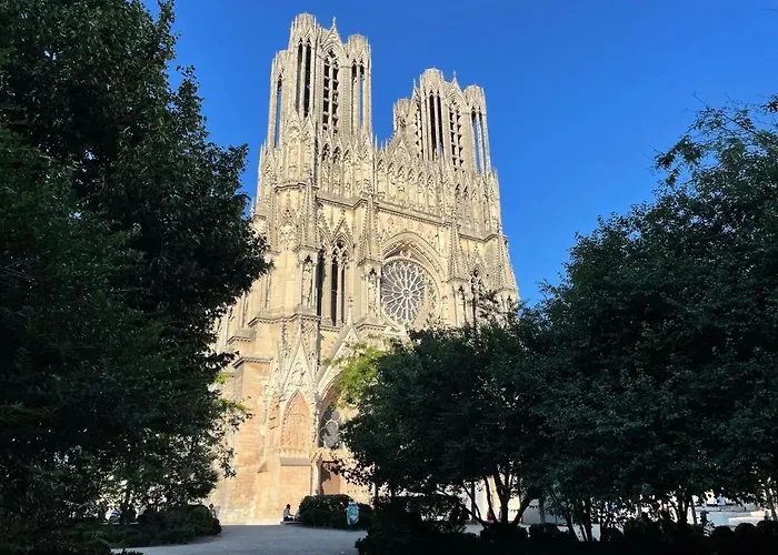 Charme De L'ancien Pour Cet Entierement Renove Dans L'hypercentre De