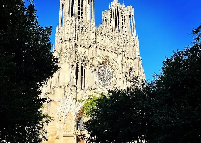 Charme De L'ancien Pour Cet Entierement Renove Dans L'hypercentre De Apartament
