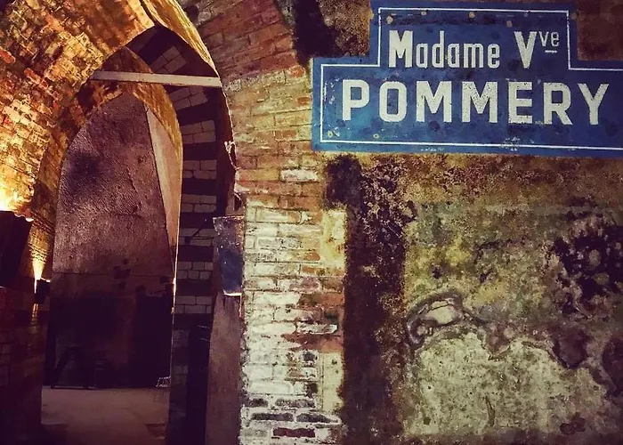 Charme De L'ancien Pour Cet Entierement Renove Dans L'hypercentre De *