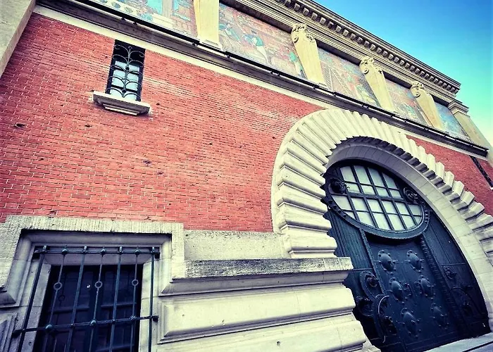 Charme De L'ancien Pour Cet Entierement Renove Dans L'hypercentre De *