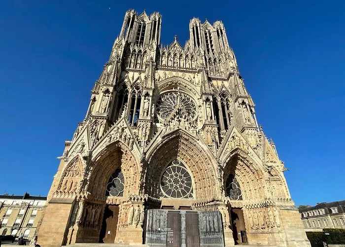 Charme De L'ancien Pour Cet Entierement Renove Dans L'hypercentre De