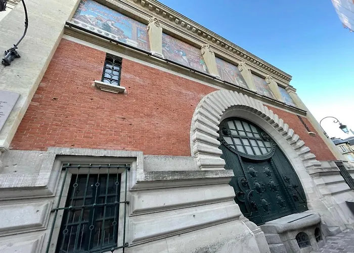 Charme De L'ancien Pour Cet Entierement Renove Dans L'hypercentre De