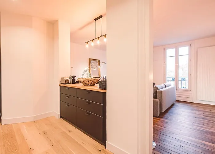 Charme De L'ancien Pour Cet Entierement Renove Dans L'hypercentre De Reims