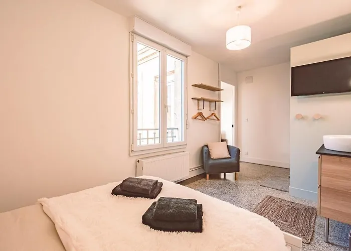 Apartament Charme De L'ancien Pour Cet Entierement Renove Dans L'hypercentre De Reims