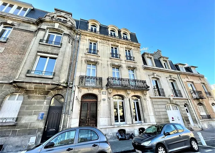 Charme De L'ancien Pour Cet Entierement Renove Dans L'hypercentre De Apartament *