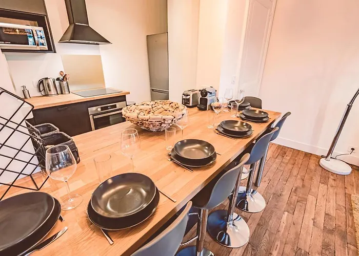 Charme De L'ancien Pour Cet Entierement Renove Dans L'hypercentre De