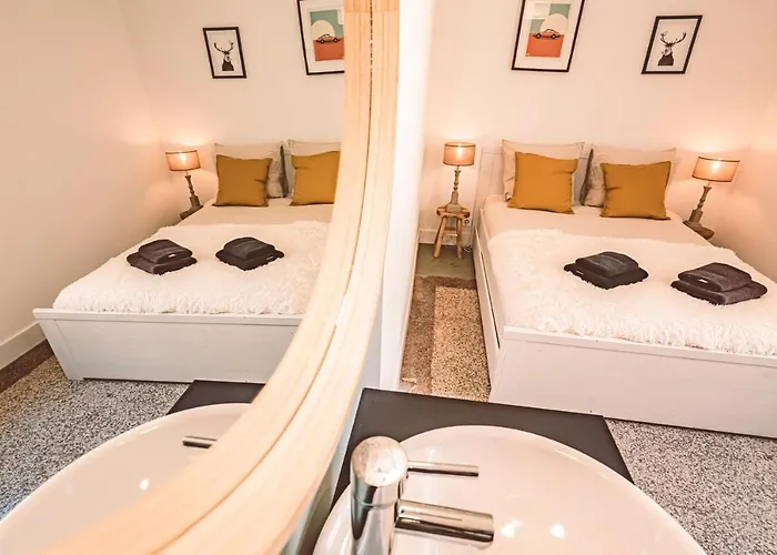 Charme De L'ancien Pour Cet Entierement Renove Dans L'hypercentre De *