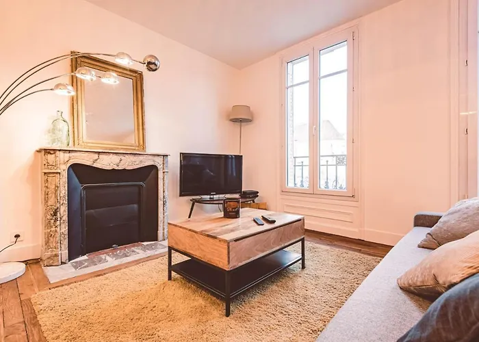 Charme De L'ancien Pour Cet Entierement Renove Dans L'hypercentre De *