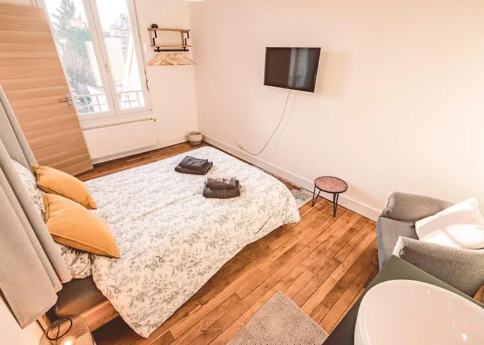 Charme De L'ancien Pour Cet Entierement Renove Dans L'hypercentre De *