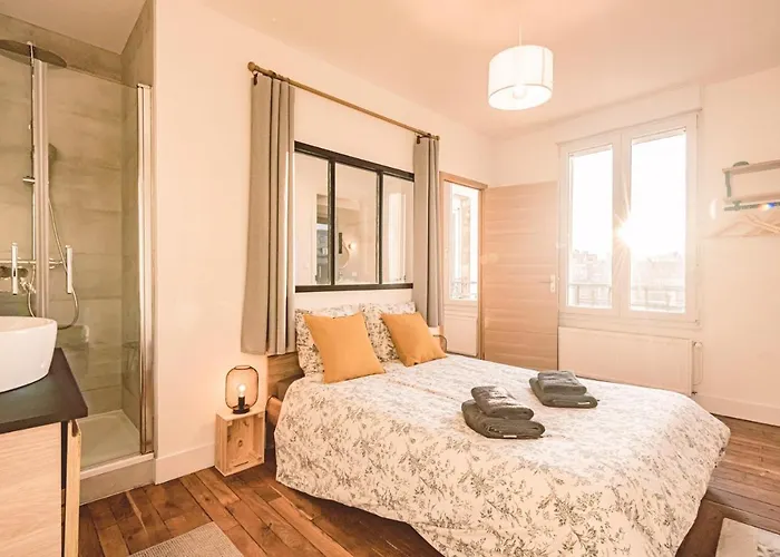 Charme De L'ancien Pour Cet Entierement Renove Dans L'hypercentre De Apartament Reims