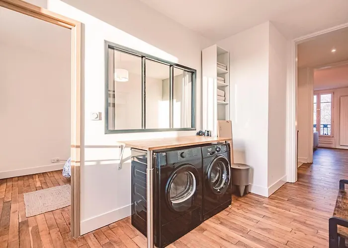 Charme De L'ancien Pour Cet Entierement Renove Dans L'hypercentre De