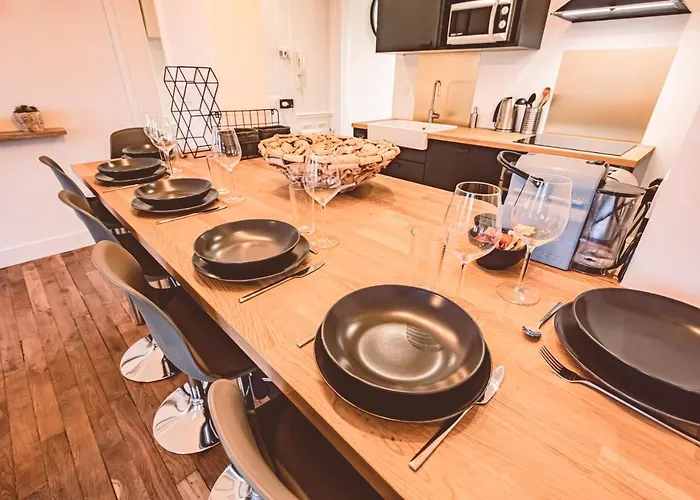 Charme De L'ancien Pour Cet Entierement Renove Dans L'hypercentre De *